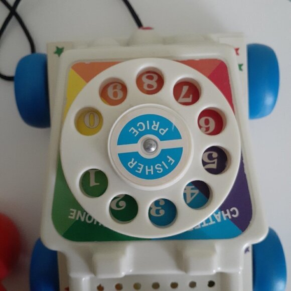 Fisher-Price Chatter Dial Telephone with Pull String (2009) - Picture 2 of 6